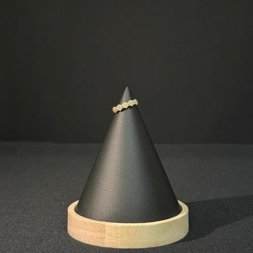 خاتم بتصميم ناعم ولماع