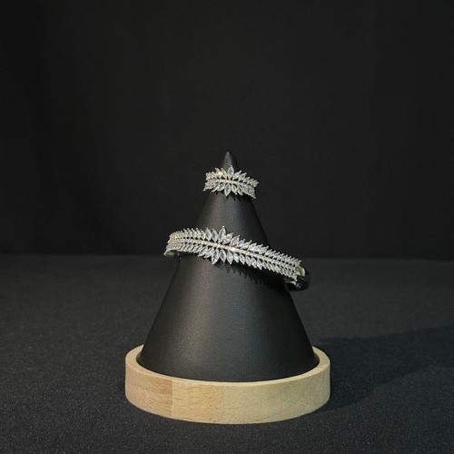 طقم يد زيركون يناسب يدك وبلمعه براقه