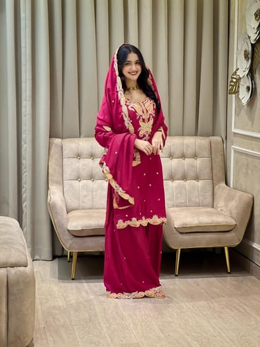 نعومة هندية بلمسة الاحمر والذهبي