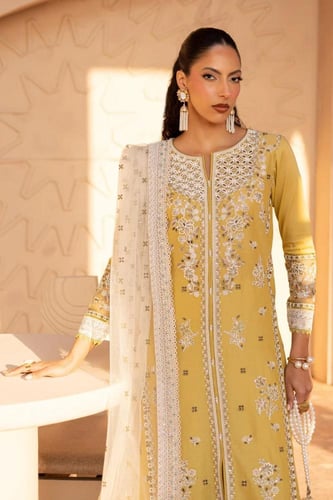 إشراقة الأصفر الفاتح