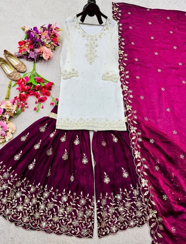 فوشي ساحر وبلوزة بيج ذهبي بتطريز ملكي فاخر