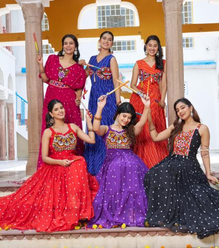 فستان هندي مهرجاني مطرز بألوان تراثية