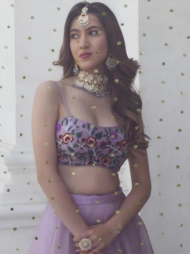 لافندر يهمس بدلالك