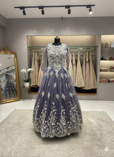 بريق التيركواز وظلال الرمادي