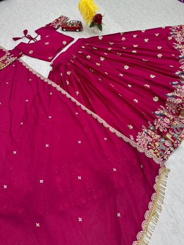 أنوثة تتحدث بالفوشيا