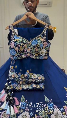 ازرق ملكي مزهر