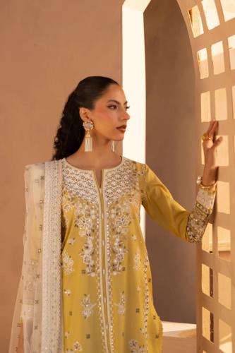 إشراقة الأصفر الفاتح