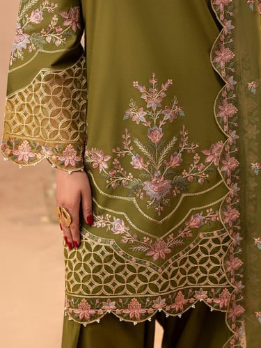 سحر الزمرد أخضر ملكي