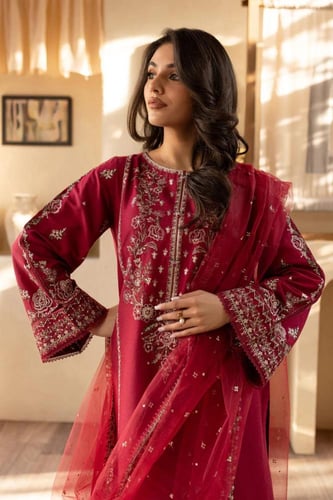 جاذبية الأحمر المشرق