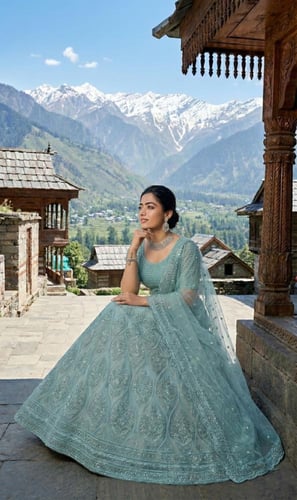 لبس عروس بسحر هادئ