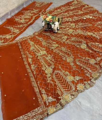 هينغا ملكية بتطريز ذهبي فاخر