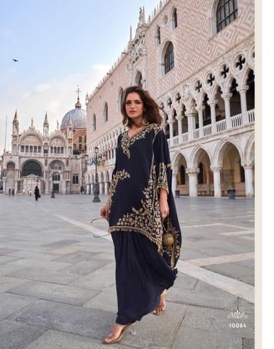 طقم هندي فخم بتصميم راقي وألوان ملكية