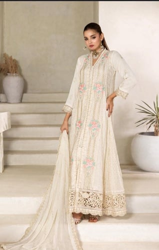 حكاية عشق بلون الورد والذهب