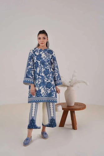 أطقم قطنية صيفية بألوان مشرقة