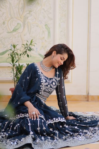 ساري هندي لمسة ملكية ساحرة