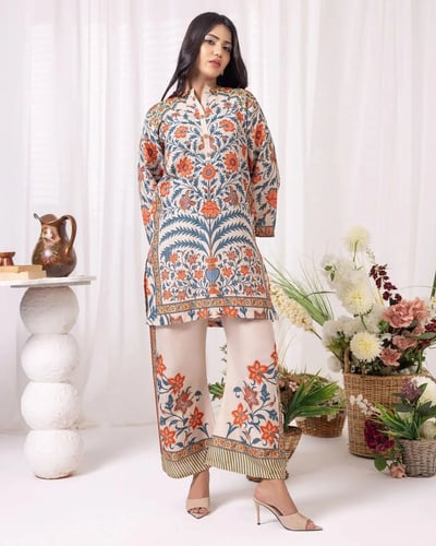 أطقم قطنية صيفية بألوان مشرقة