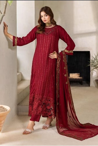 حكاية عشق بلون الورد والذهب