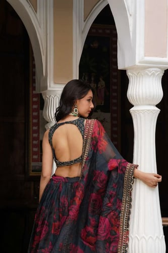 ظلال الغارنيت لبس هندي أسود فخم