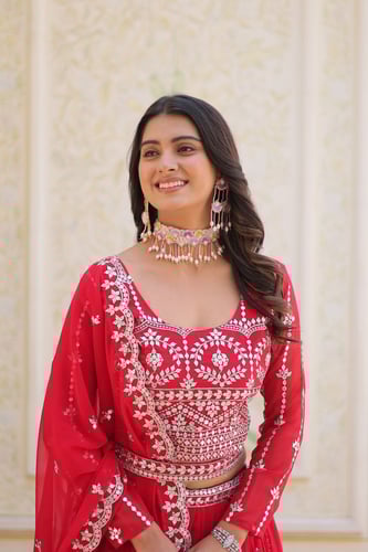 ساري هندي لمسة ملكية ساحرة