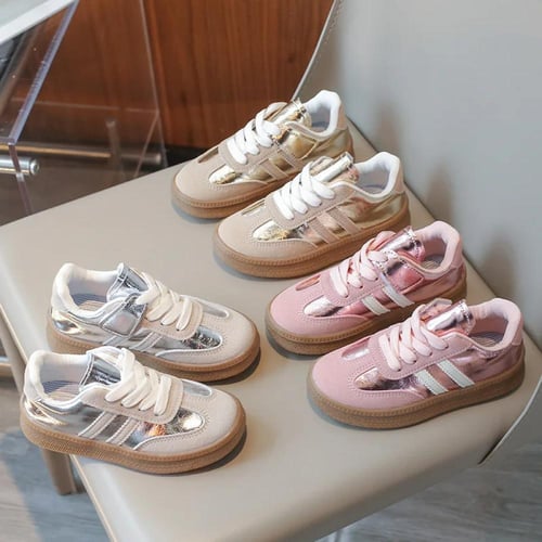 أحذية رياضية