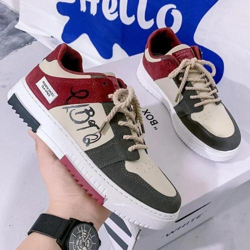 Men's athletic shoe