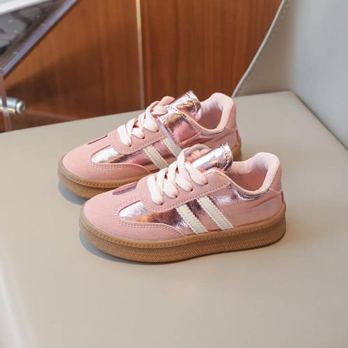 أحذية رياضية