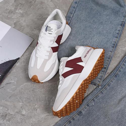 حذاء رياضي نسائي