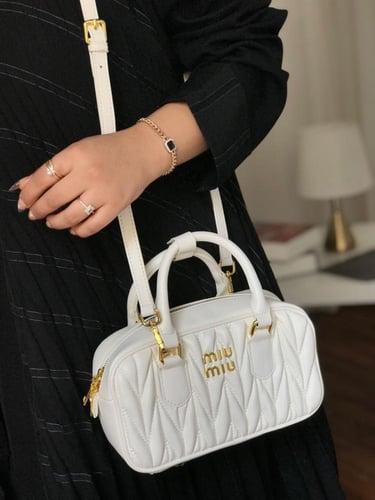 شنطة يد ميو ميو