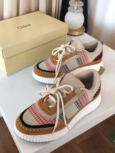 حذاء نسائي رياضي