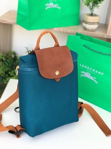 شنطة نسائية كبيرة