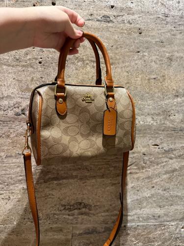 حقيبة كوتش نسائية