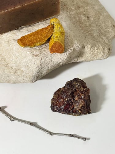 صابونة الكركم والمر المضاد للتجاعيد