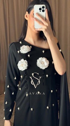 فستان اسود ورد وفصوص