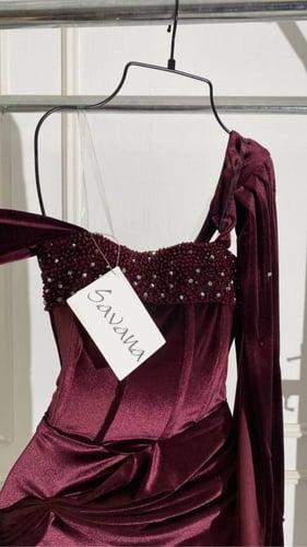 فستان عودي مخمل تطريز