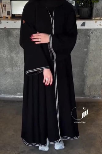 عبايه خط ابيض