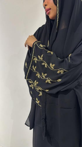 عبايات سوداء شيك-ملك