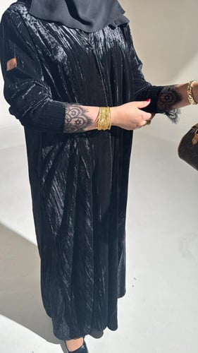 عبايات مخمل مع دانتيل-سحر