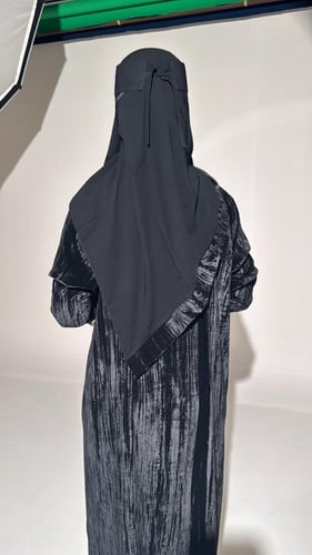 عبايات مخمل مع دانتيل-سحر