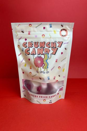 ايسكريم فانيلا مجفف بالتبريد مع قطع توت احمر