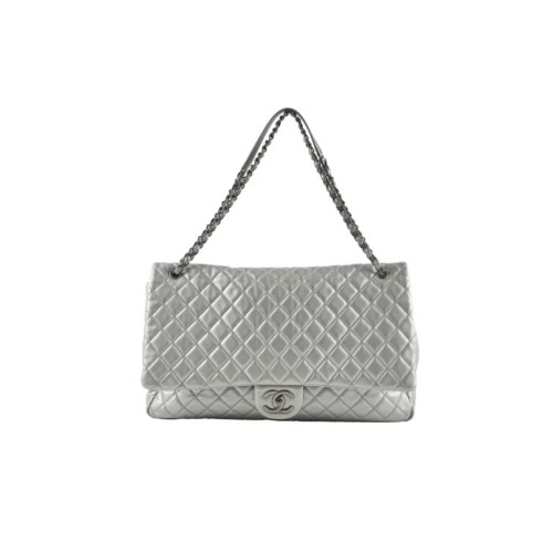 Chanel Vintage XXL Airline shoulder bag in quilted silver calfskin