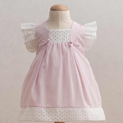 فستان وردي ناعم