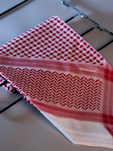 ديدمان شماغ احمر