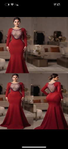 فستان احمر وشك بنفسجي