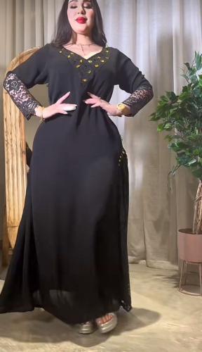 كريب اسود مع دانتيل مزين بأحجار بالون الأصفر