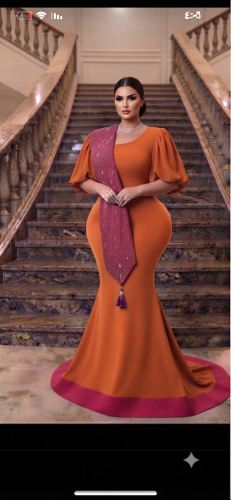 فستان مزين بشال شك