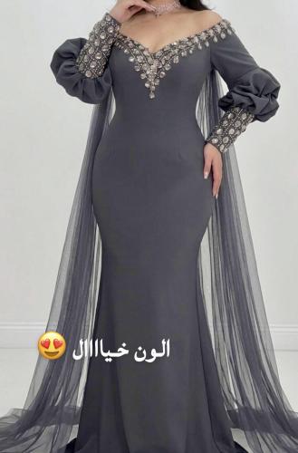 استرتش كوري رمادي مزين بشك فضي مع تل من الخلف