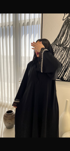 عبايه قماش بلاك بيري كوري مع كم دانتيل ولولو وكرست...