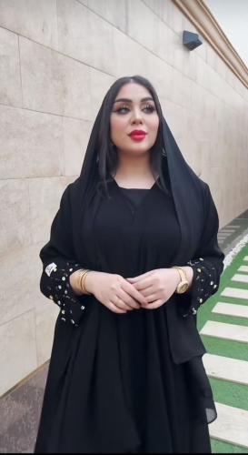 عبايه كلوش قماش ملكي بكرستال فخم