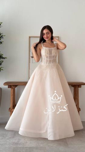 فستان سهرة بيج فاتح مع تطريزات خرزيه