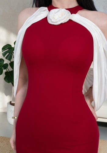 فستان طويل كريب بكاب شيفون ووردة عند الياقة